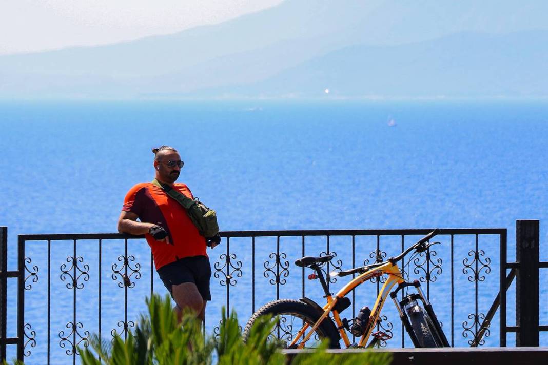 Denize giren terleyerek çıkıyor! O ilde deniz suyu 28 dereceye kadar çıktı, yerli ve yabancı turistler oraya akın ediyor 5